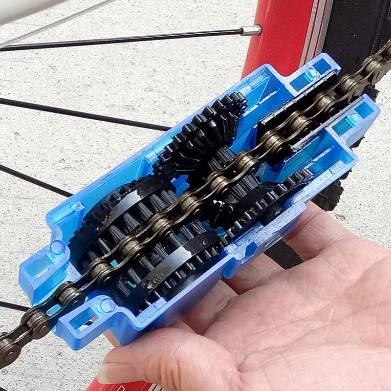 Portable bicycle chain cleaner with brushes